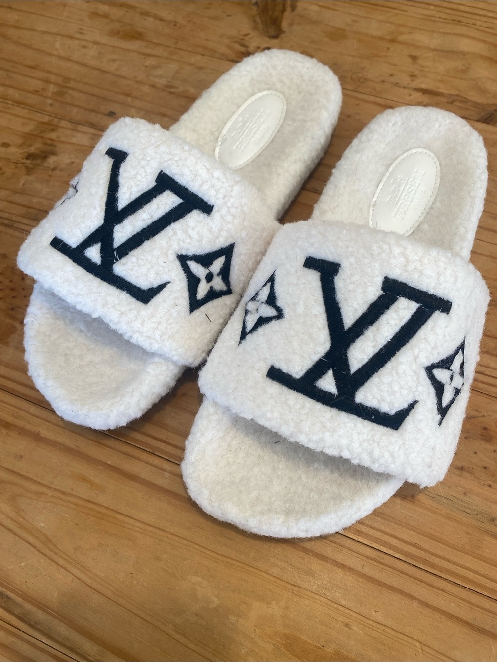 White/Black fuzzy slippers